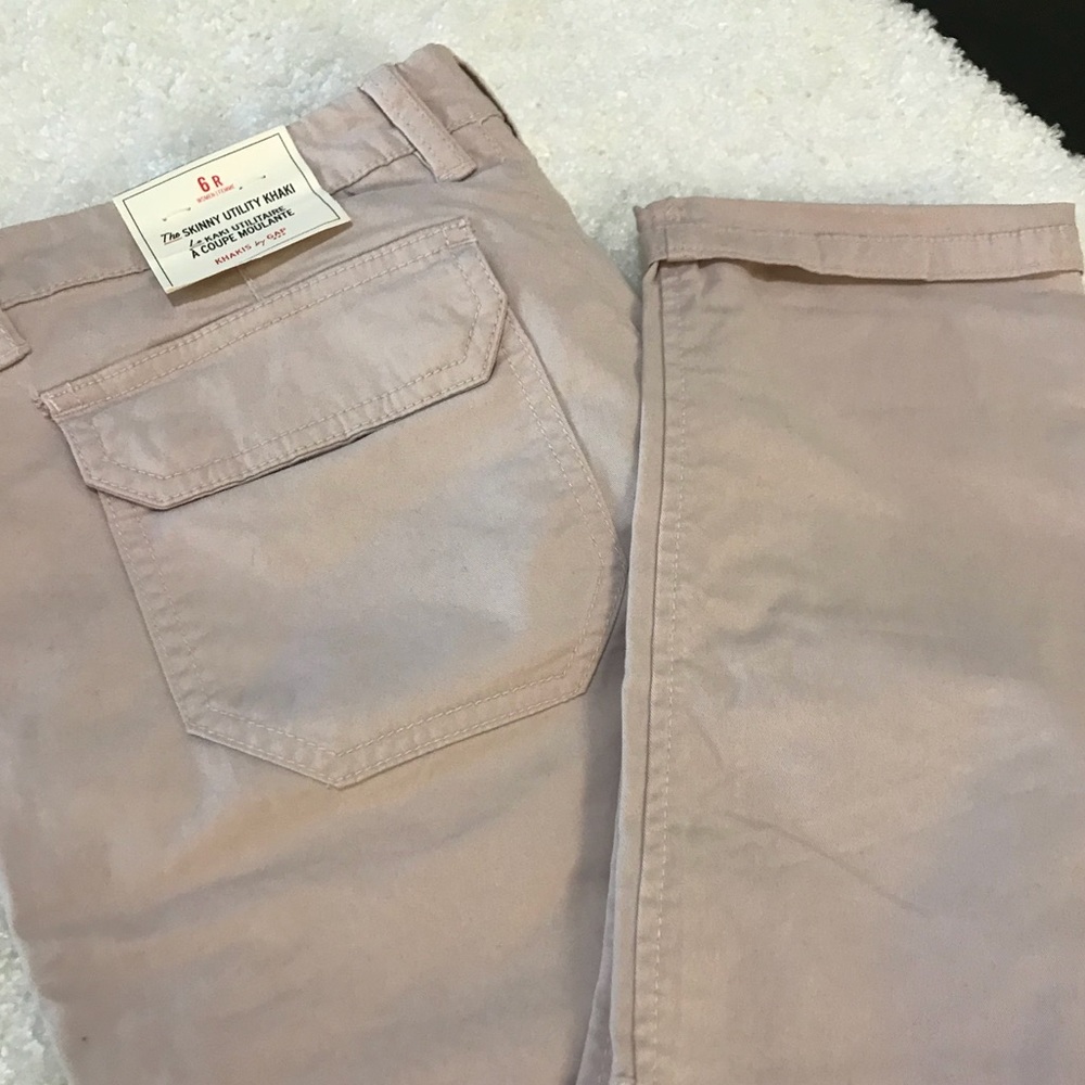SOLD GAP NWT women’s Skinny Khaki 6R